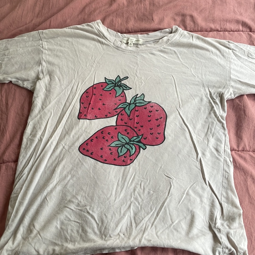 🍓Strawberry Tee 🍓